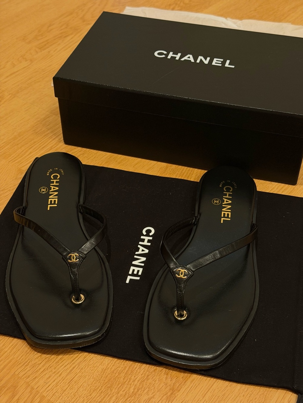 CHANEL Black Thong Sandals SOLDOUT Authentic 2026 Metiers D’arts 2026 sz 40